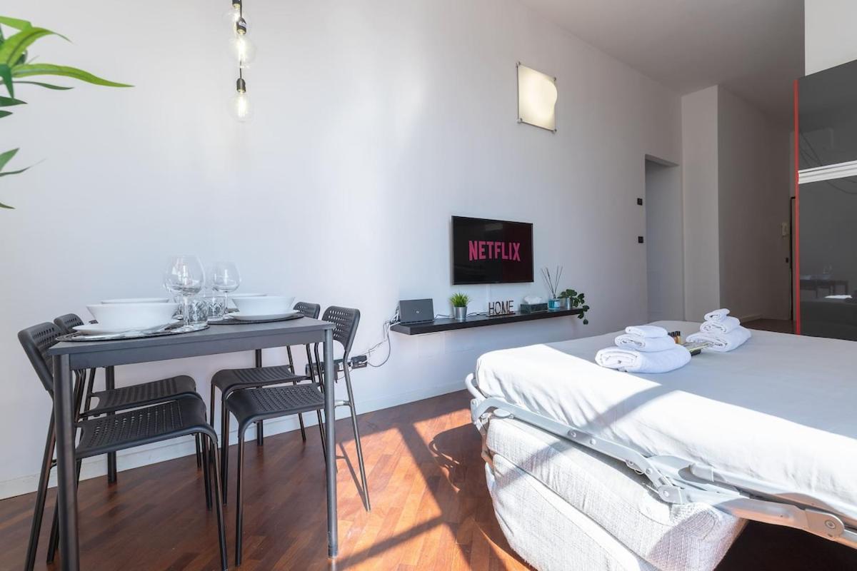 Ale Apartment Castello Imperatore -Parking Disponibile- プラート エクステリア 写真